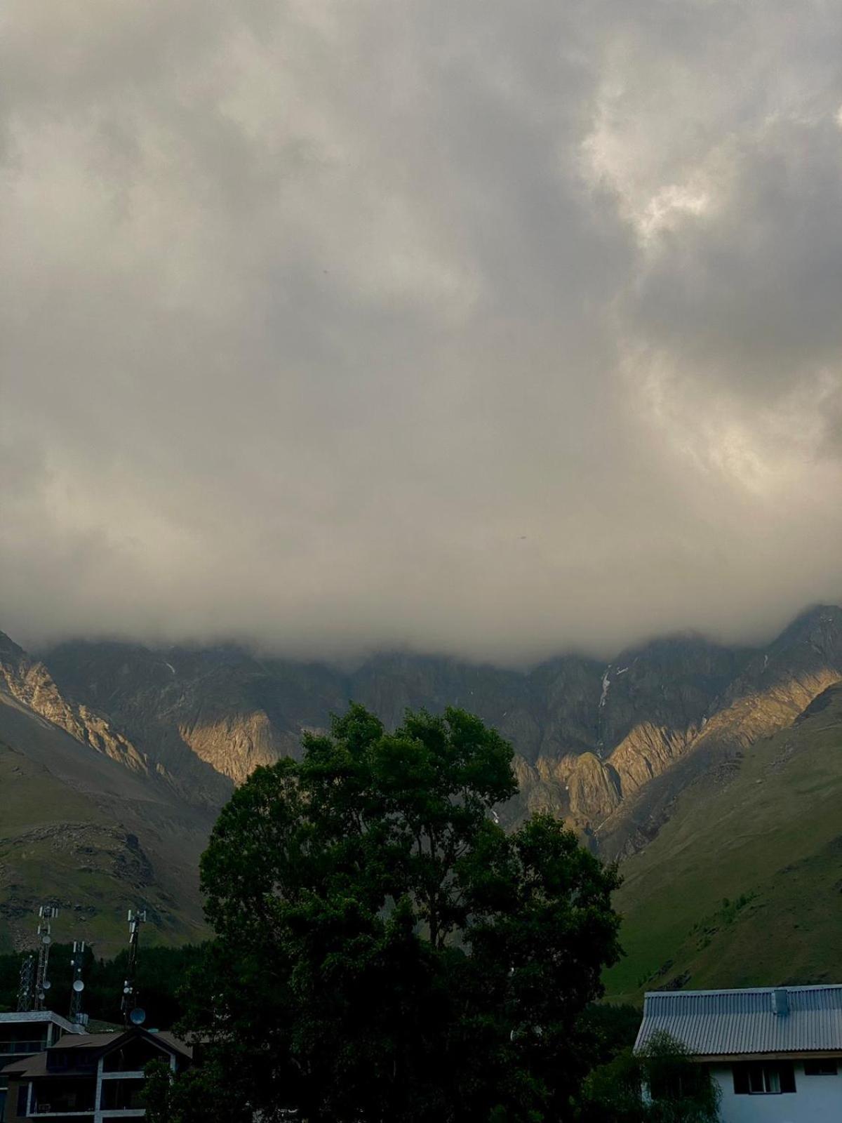 Mood Hotel Kazbegi Esterno foto