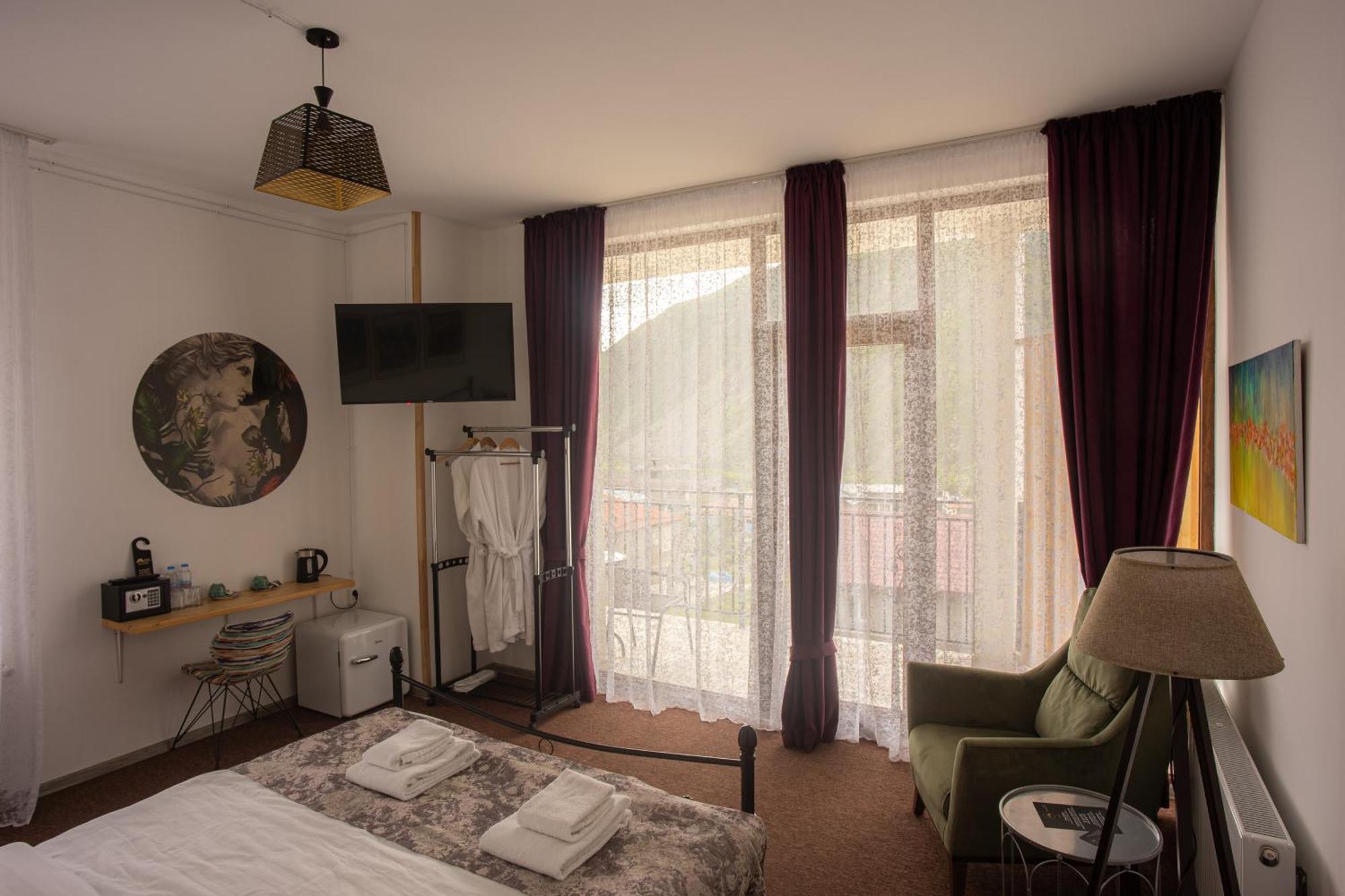 Mood Hotel Kazbegi Esterno foto