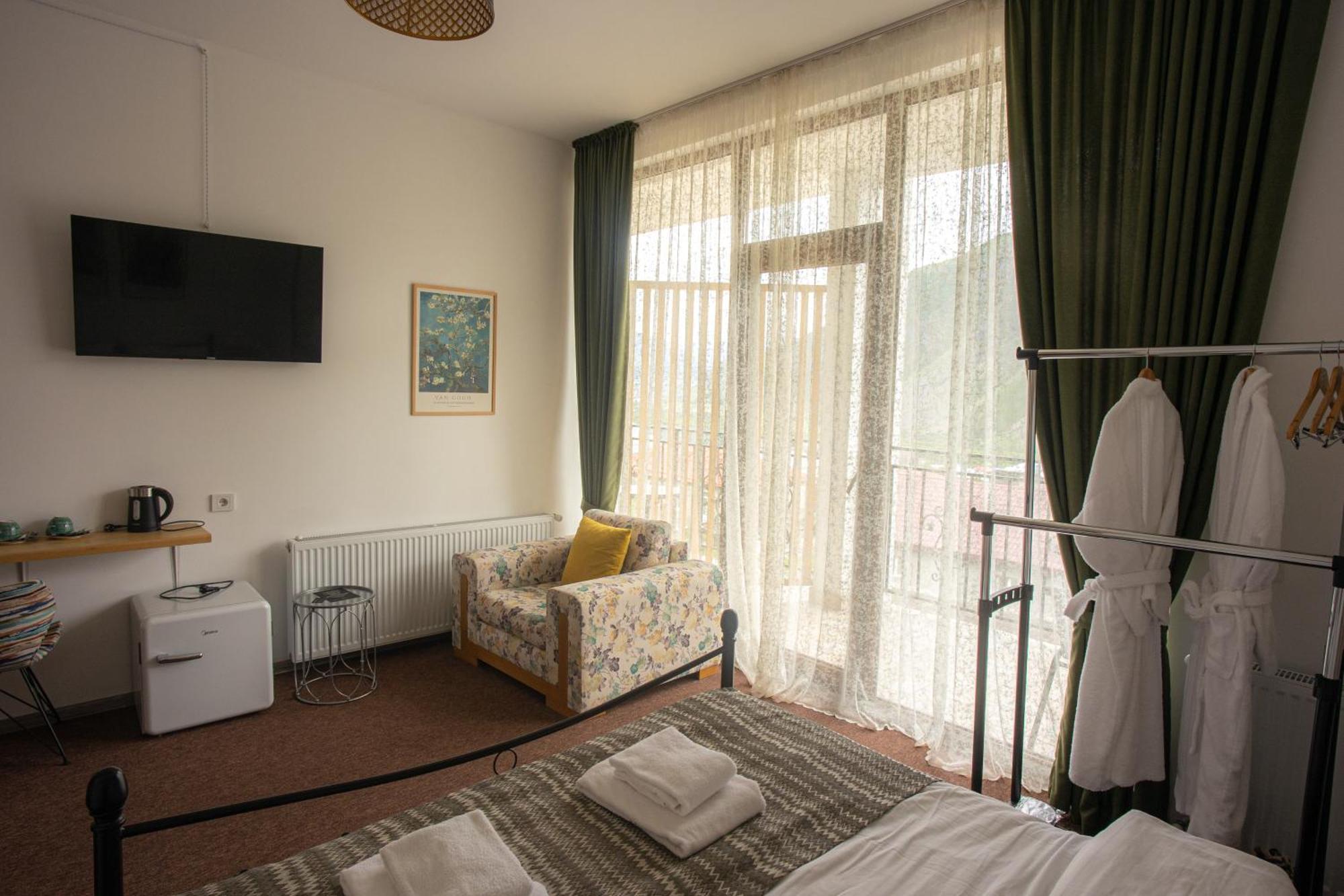 Mood Hotel Kazbegi Esterno foto