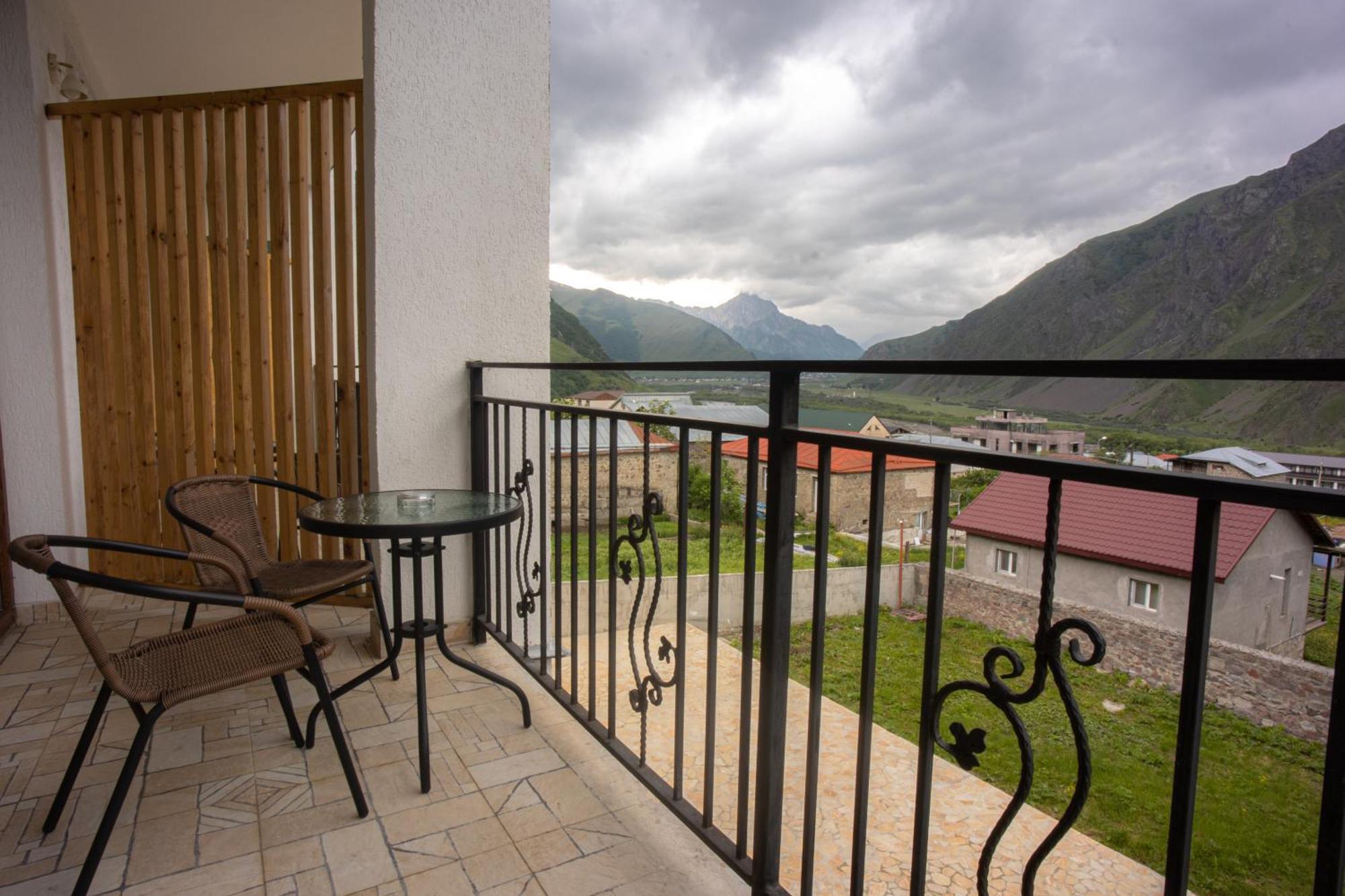 Mood Hotel Kazbegi Esterno foto