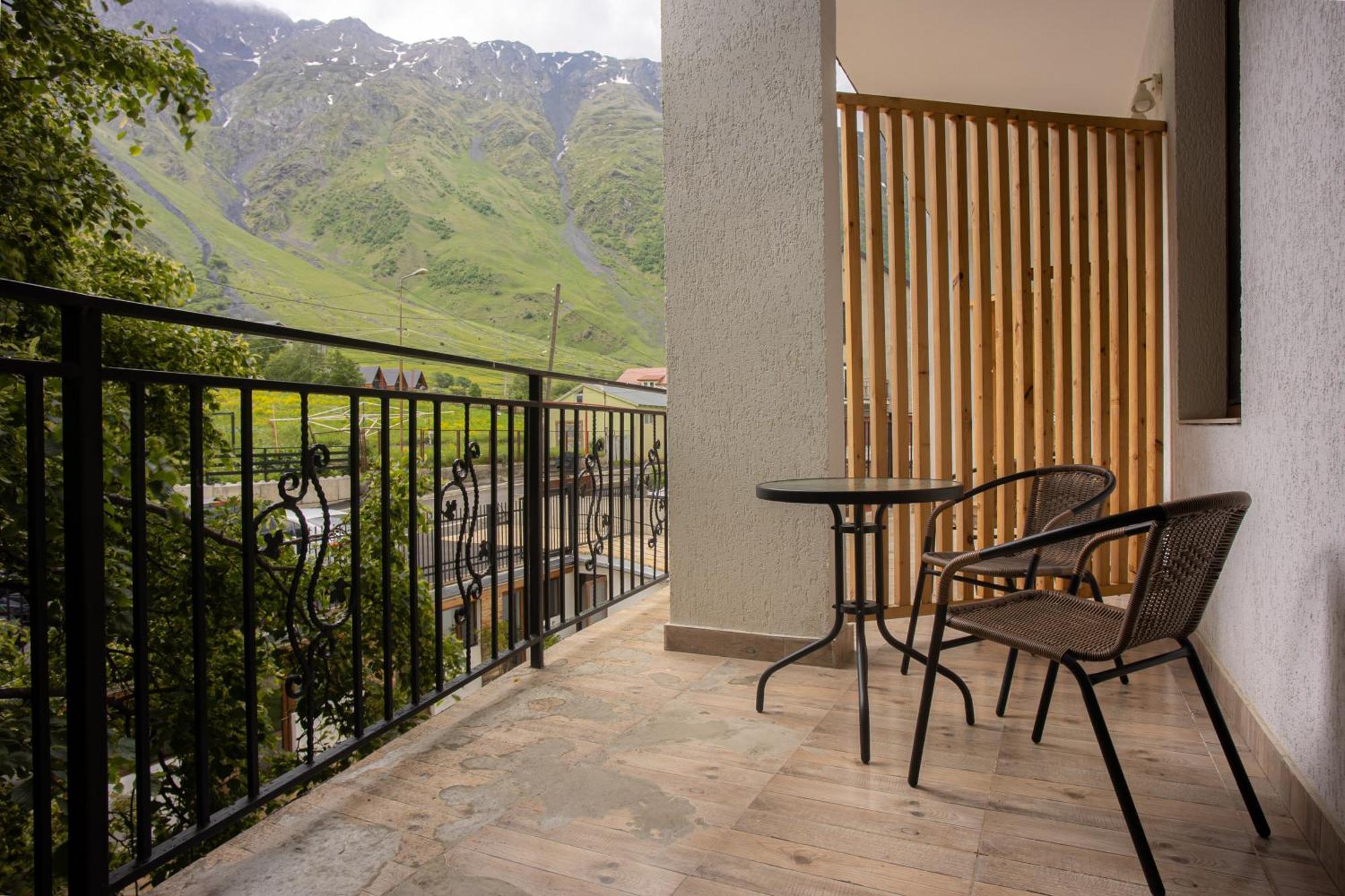 Mood Hotel Kazbegi Esterno foto
